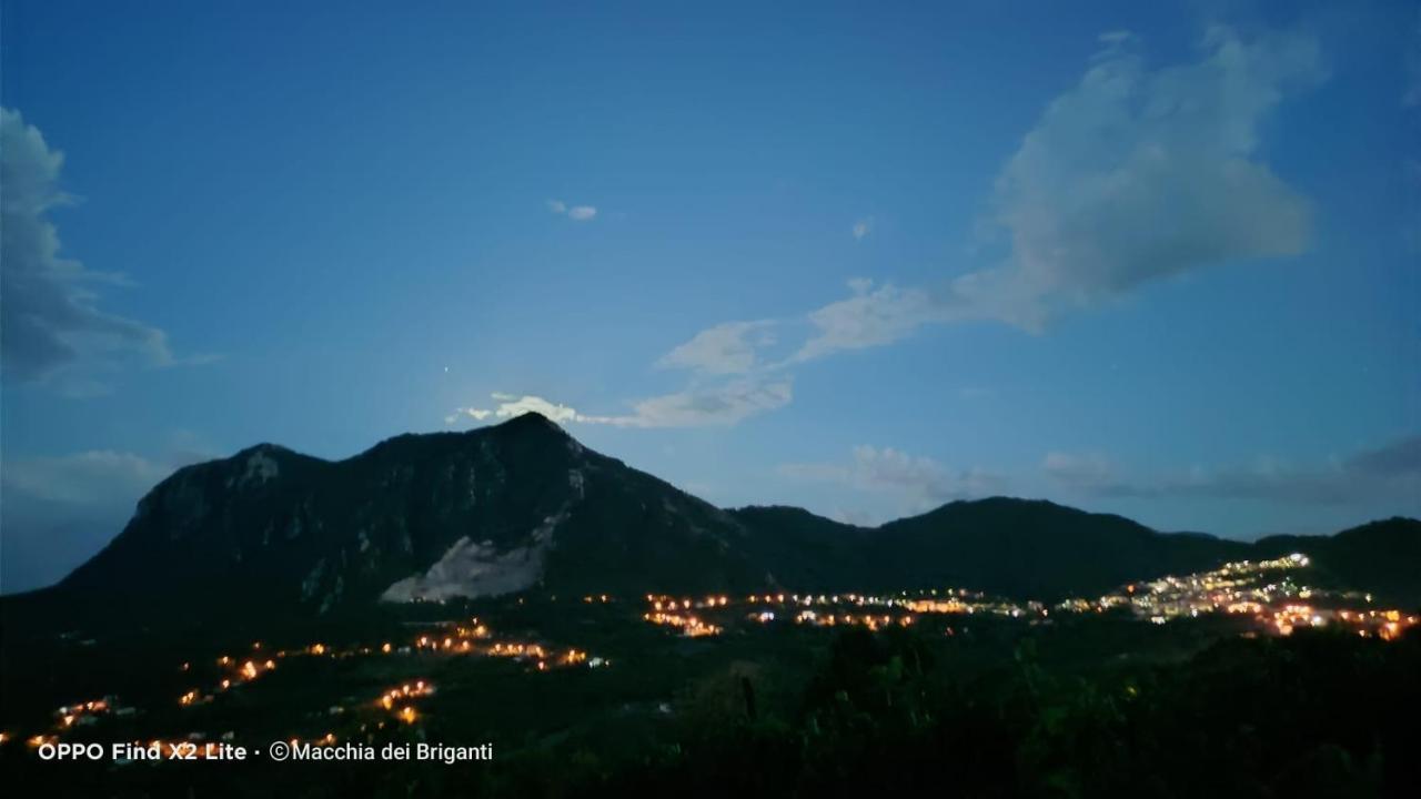 Agriturismo Macchia Dei Briganti - B&B Montefalcione ภายนอก รูปภาพ