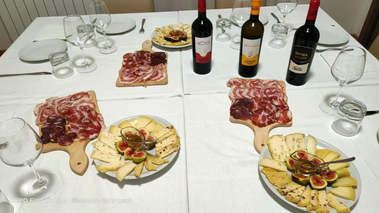 Agriturismo Macchia Dei Briganti - B&B Montefalcione ภายนอก รูปภาพ